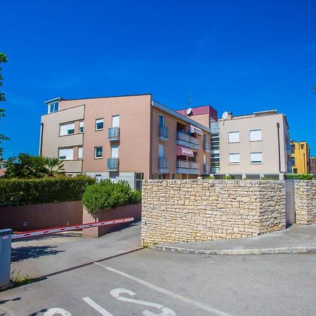 Apartment Dora Near Sea And Center With Private Garage Пореч Екстериор снимка