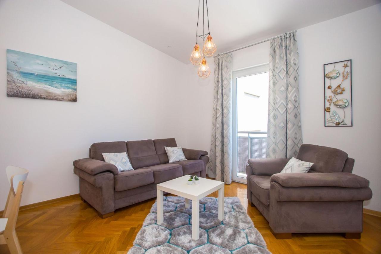Apartment Dora Near Sea And Center With Private Garage Пореч Екстериор снимка