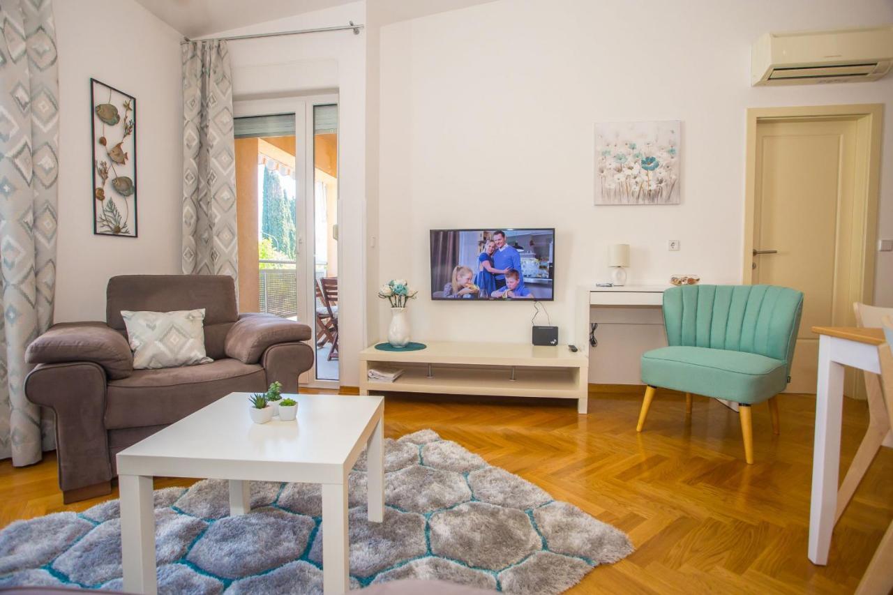 Apartment Dora Near Sea And Center With Private Garage Пореч Екстериор снимка