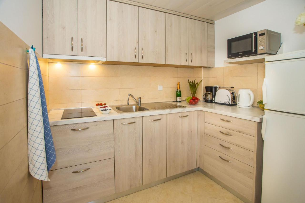 Apartment Dora Near Sea And Center With Private Garage Пореч Екстериор снимка