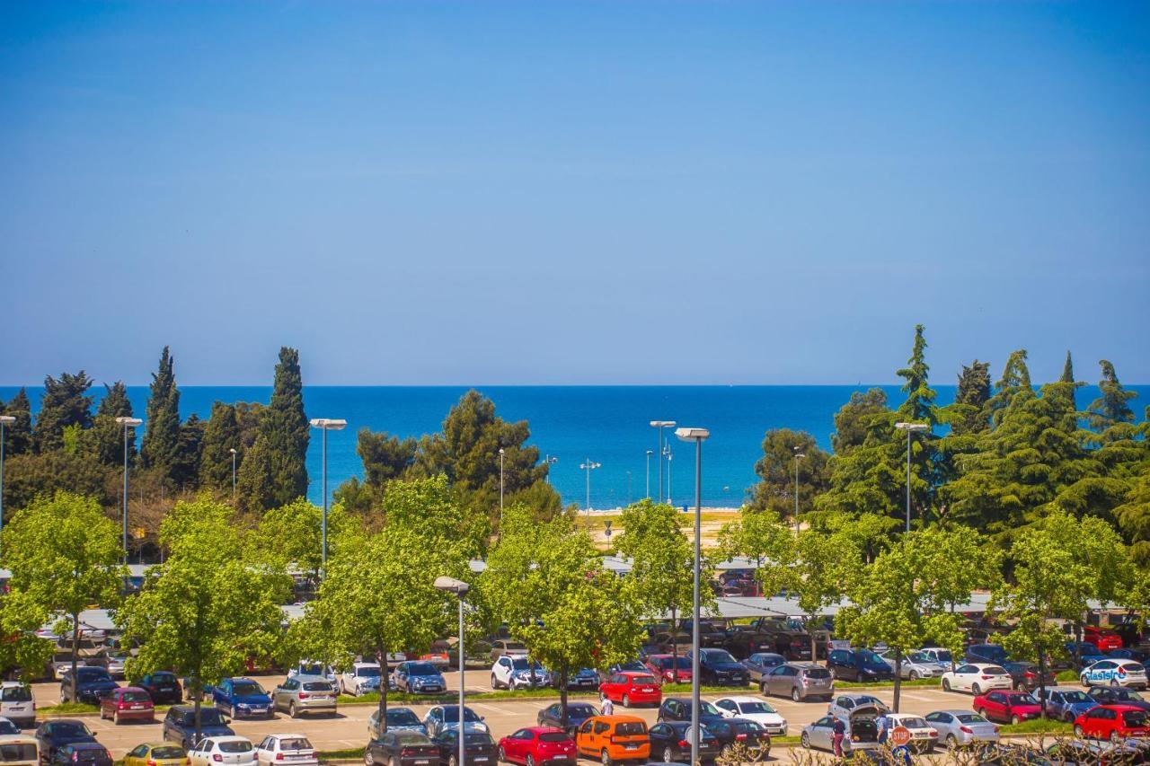 Apartment Dora Near Sea And Center With Private Garage Пореч Екстериор снимка
