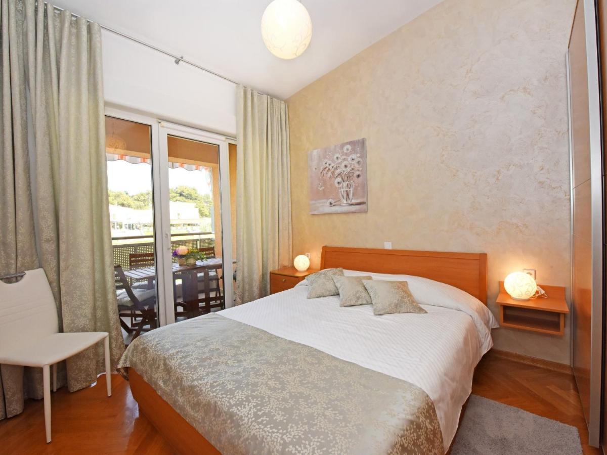 Apartment Dora Near Sea And Center With Private Garage Пореч Екстериор снимка