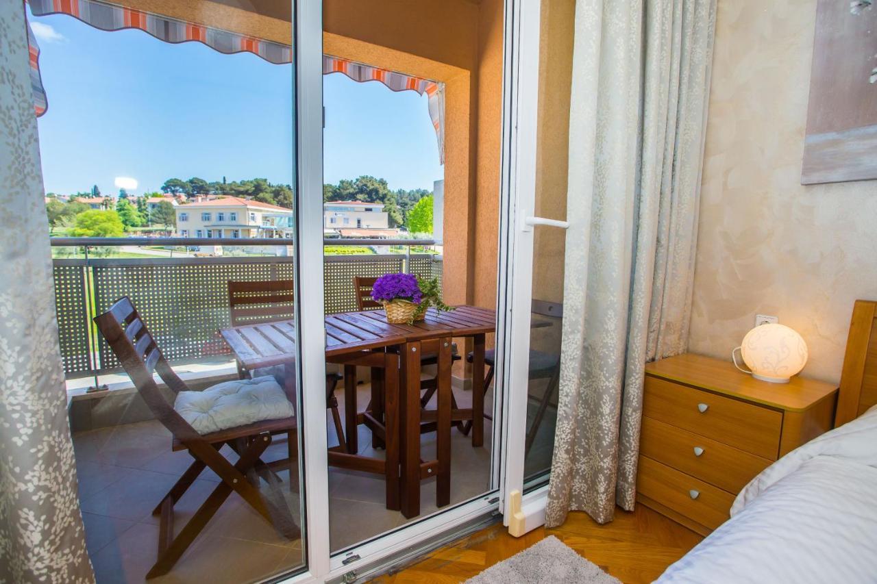 Apartment Dora Near Sea And Center With Private Garage Пореч Екстериор снимка