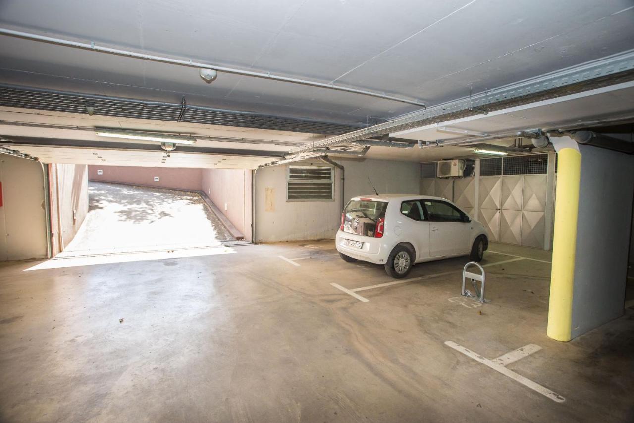 Apartment Dora Near Sea And Center With Private Garage Пореч Екстериор снимка