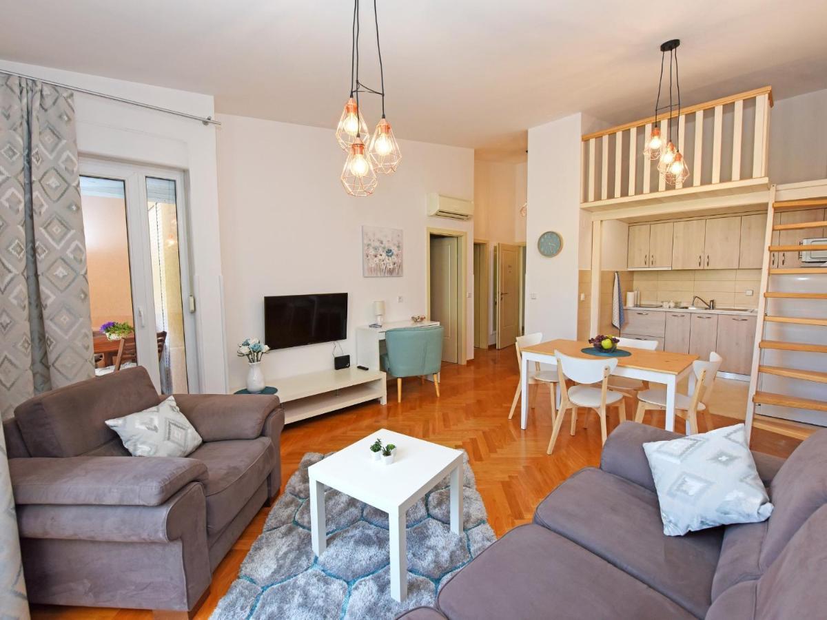 Apartment Dora Near Sea And Center With Private Garage Пореч Екстериор снимка