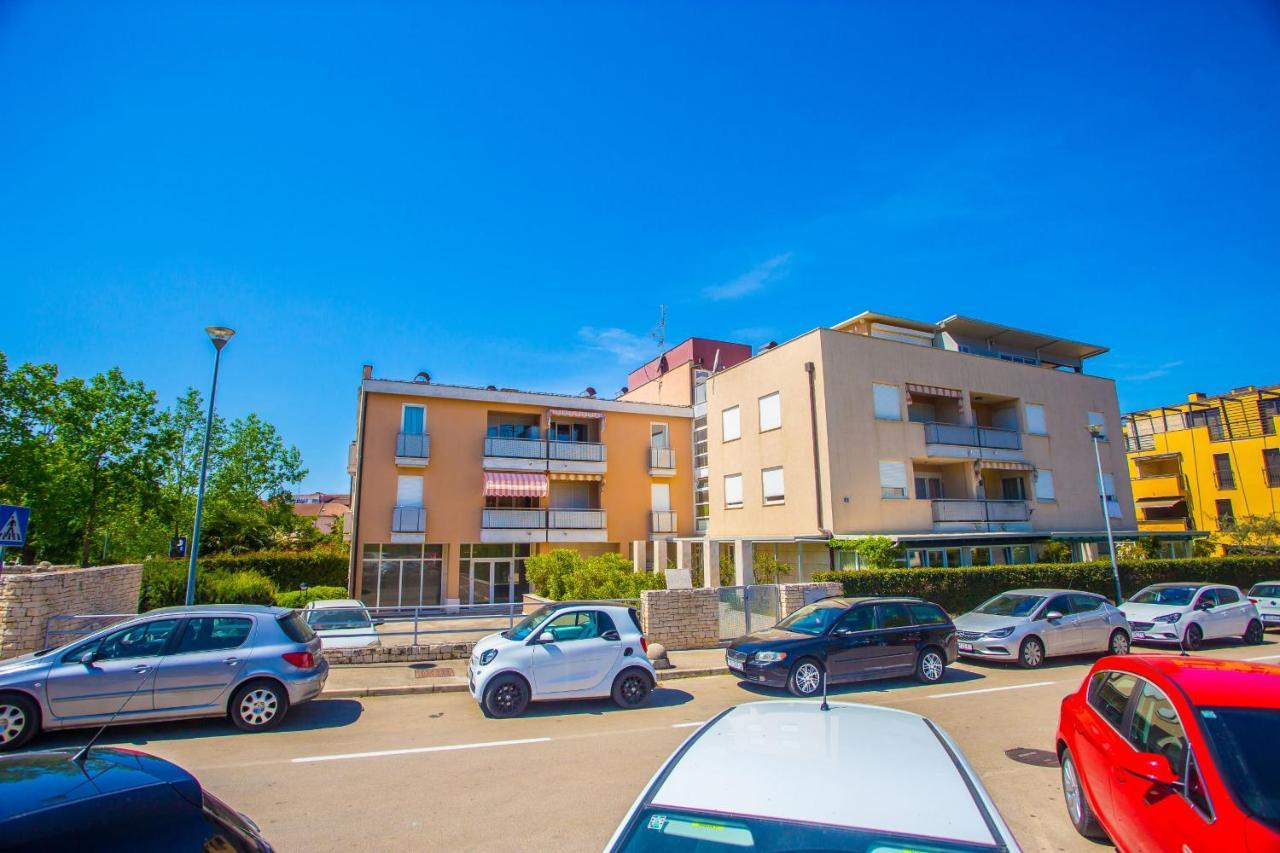 Apartment Dora Near Sea And Center With Private Garage Пореч Екстериор снимка