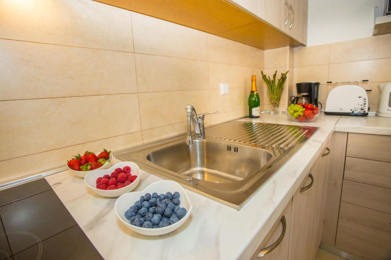 Apartment Dora Near Sea And Center With Private Garage Пореч Екстериор снимка
