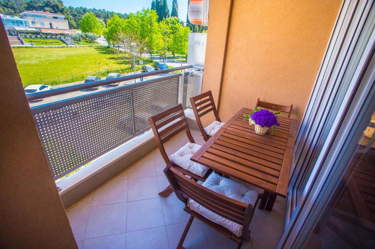 Apartment Dora Near Sea And Center With Private Garage Пореч Екстериор снимка